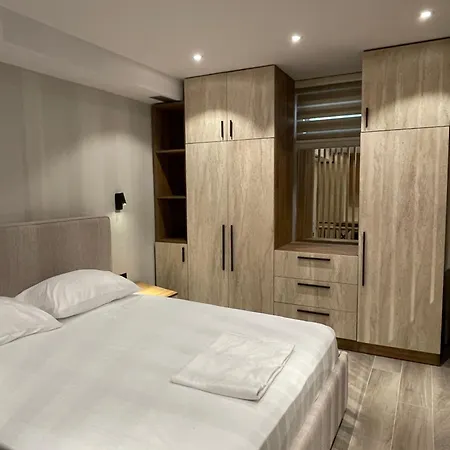 Elite アパート ティラナ